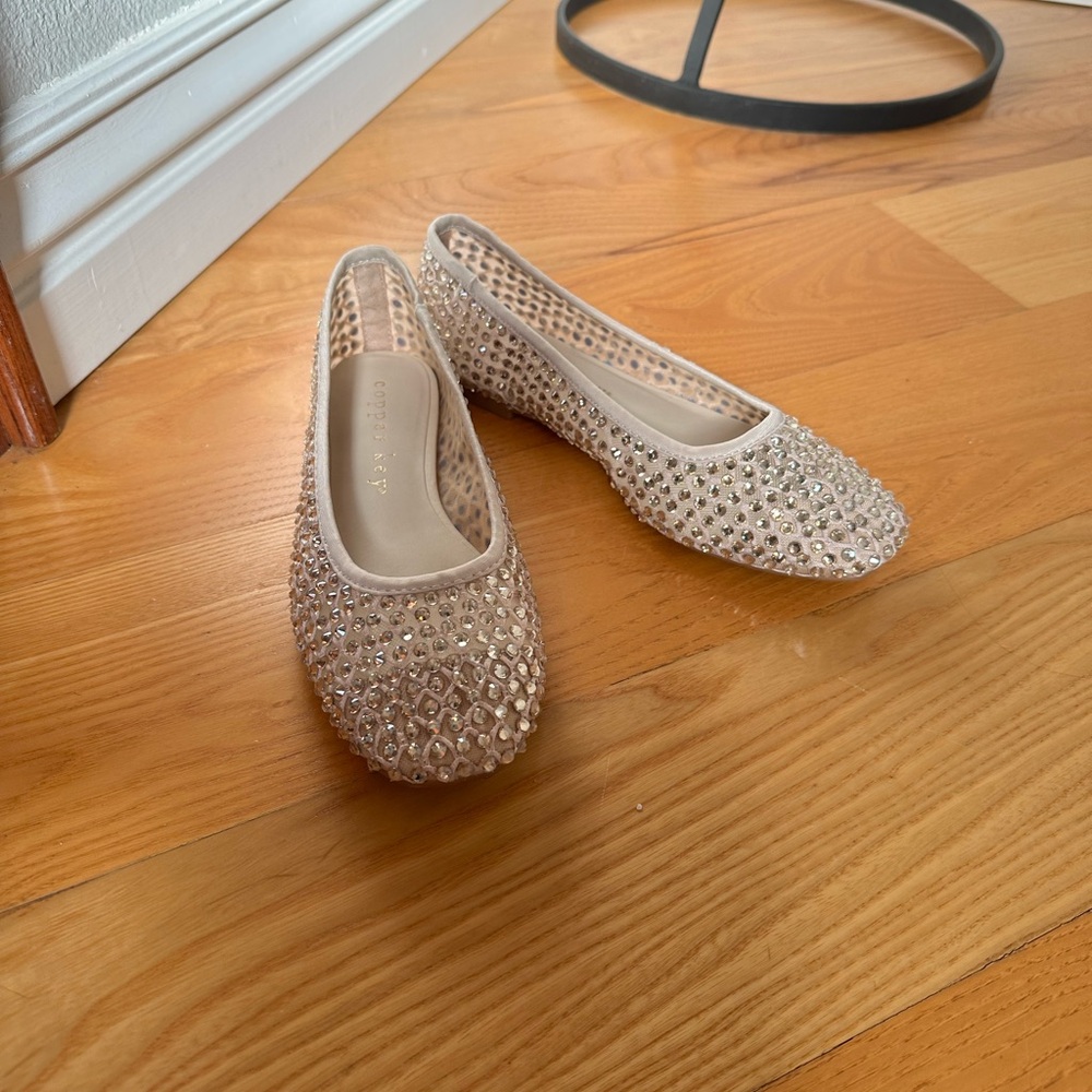 Copper Key Crystal-Embellished Off-White Ballet Flats - Picture 6 of 7